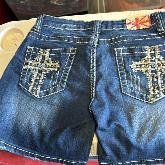 Ladies denim shorts, like new. - Picture 2 of 5